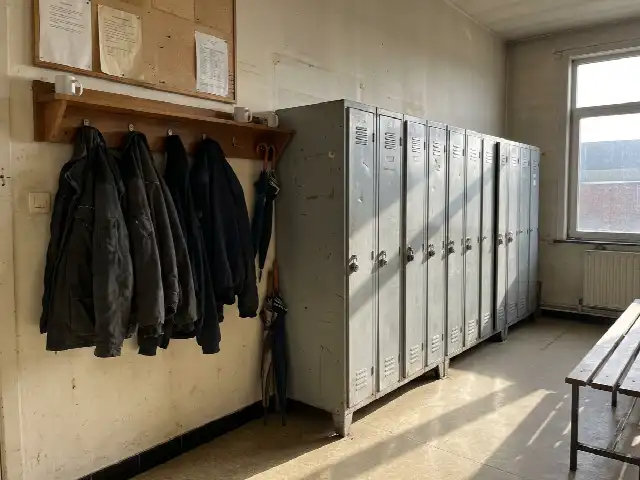Vestiaire du personnel dans une petite entreprise